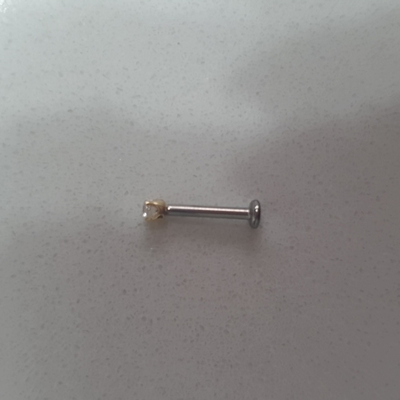 BN Nose Ring 18k gold with prong set Swarovski Zirconia - Picture 7 of 9